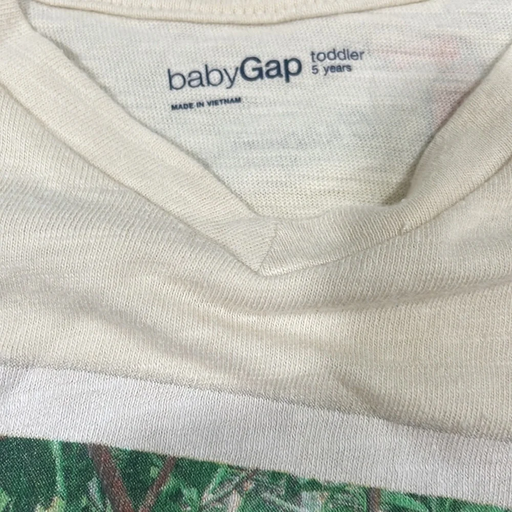 Baby Gap & Crazy 8 cream&tan boys set size 5 GUC..